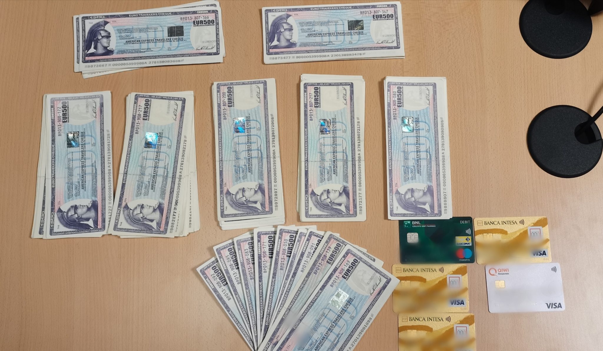 Gefälschte Schecks in Höhe von 69.000 Euro - Festnahme im Düsseldorfer Hauptbahnhof