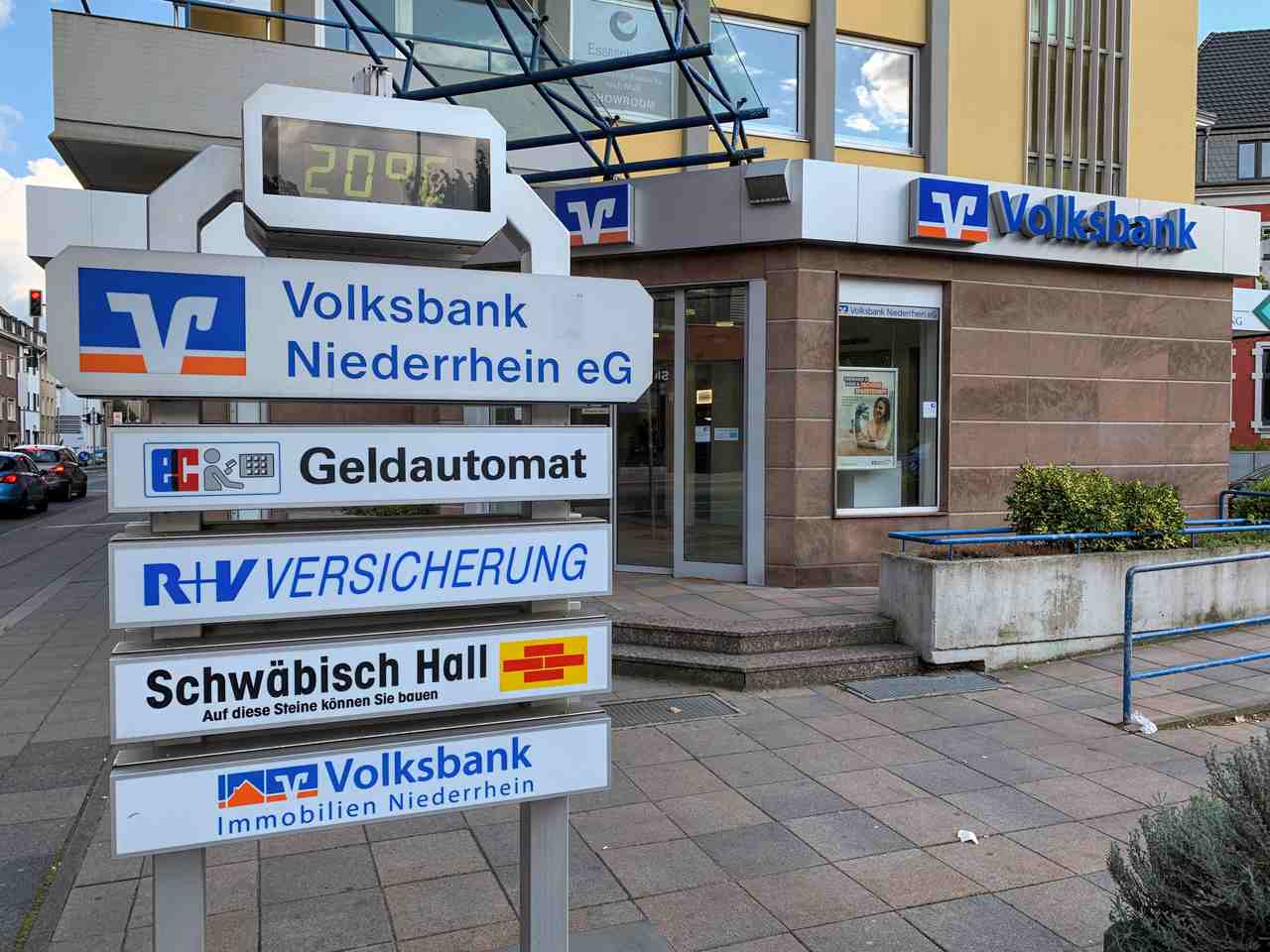 Volksbank reagiert auf Geldautomaten-Sprengungen
