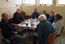 SPD-Landtagsabgeordneter Yetim im Gespräch mit Ehrenamtlichen der Tafel Neukirchen-Vluyn: