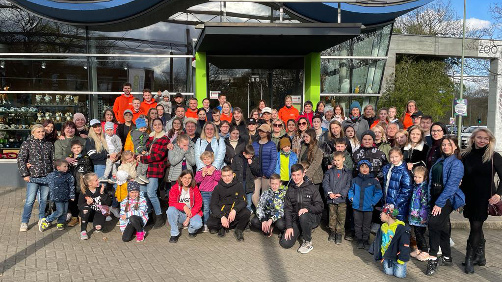 Ukrainische Flüchtlinge besuchen den Duisburger Zoo
