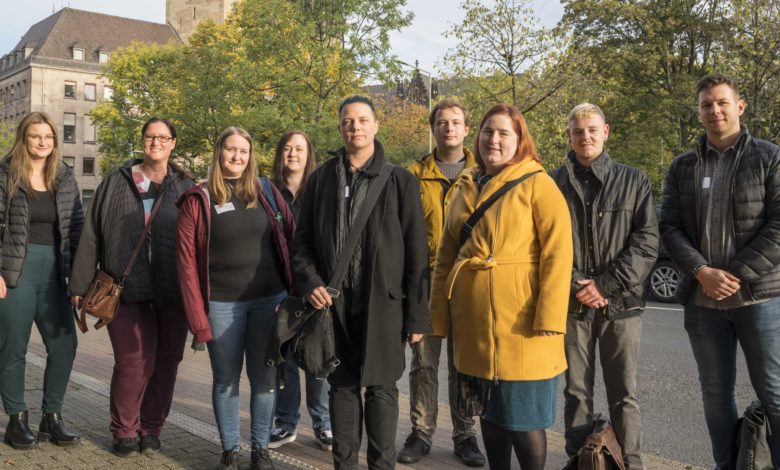 Neun angehende Verwaltungsfachwirte qualifizieren sich für das Amt für Soziales und Wohnen der Stadt Duisburg