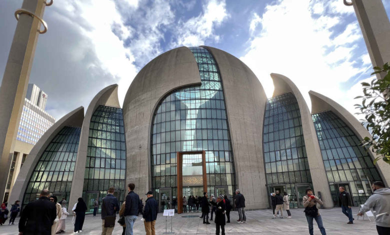 „Knappe Ressourcen – große Verantwortung“: Tausende Besucher bei dem Tag der offenen Moschee (TOM) in der Kölner Zentralmosc