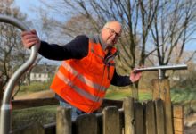 Schaukeln und rutschen gehören zum Job Die Enni sucht einen neuen Spielplatz-Chef