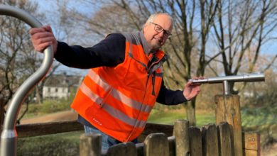 Schaukeln und rutschen gehören zum Job Die Enni sucht einen neuen Spielplatz-Chef