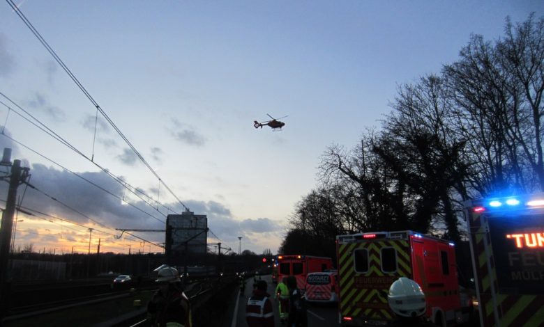 Schwerer Verkehrsunfall mit mehreren Verletzten auf der A40