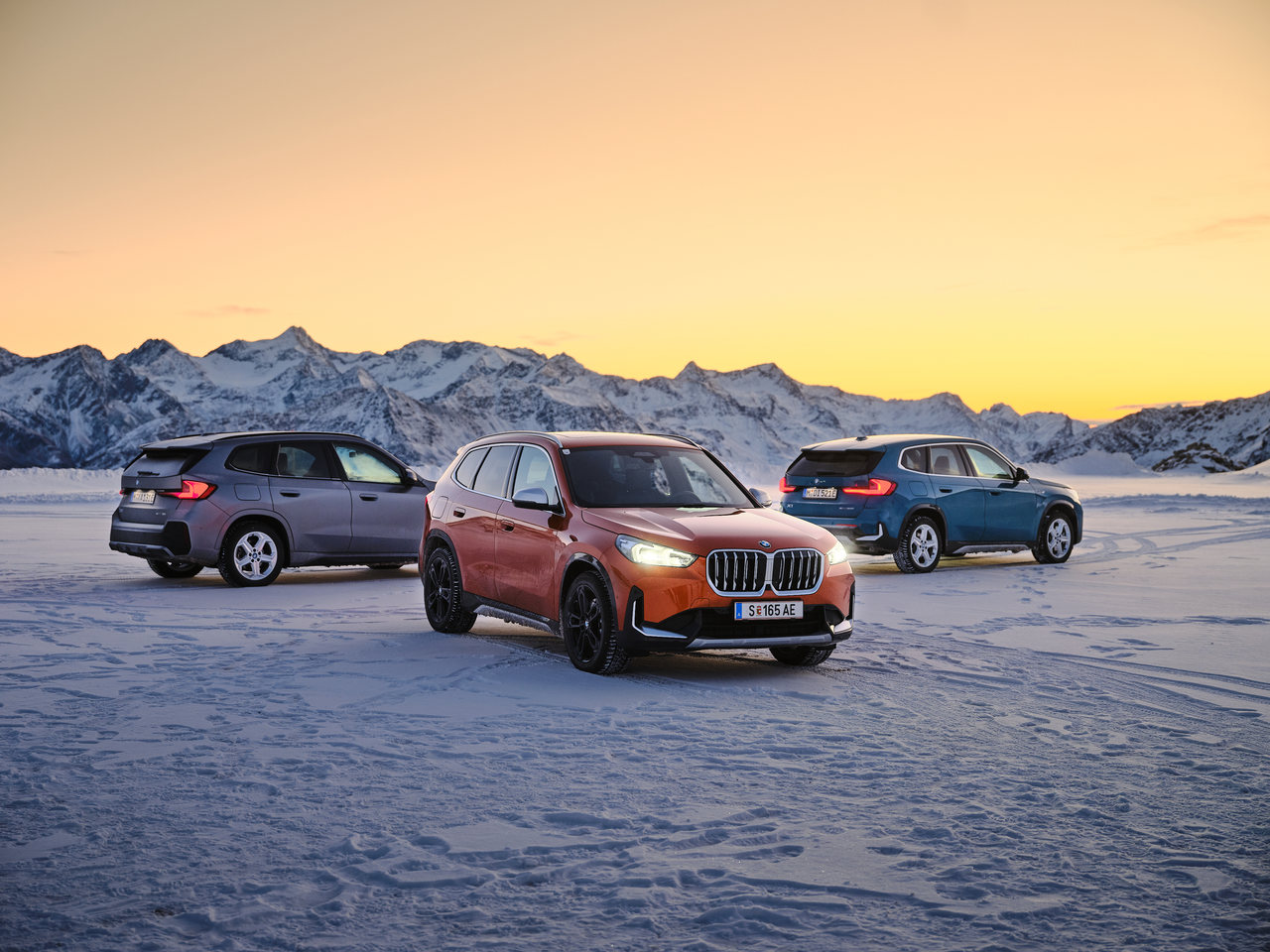 BMW xDrive in drei Varianten: Der neue BMW X1 und der neue BMW iX1 beim Wintertraining in Sölden