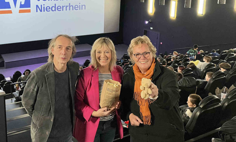 Volksbank lädt Familien von KLARTEXT für KINDER e.V. ins Kino ein