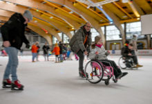 Spaß auf dem Eis – für alle! 200 Gäste beim Aktionstag für Menschen mit Handicap