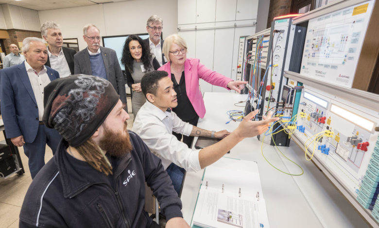 Robert-Bosch-Berufskolleg eröffnet neue Elektro-Labore