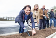 Landwirtschaftsministerin Silke Gorißen eröffnet nordrhein-westfälische Spargelsaison 2023 in Wesel