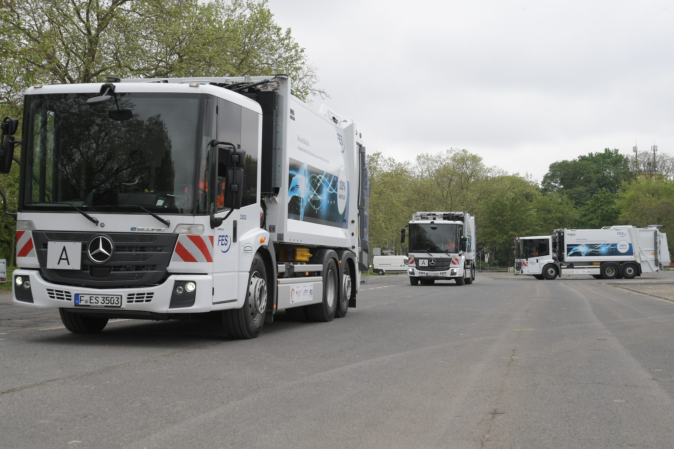 Mercedes-Benz Trucks übergibt erste batterieelektrische eEconic an die Frankfurter Entsorgungs- und Service GmbH
