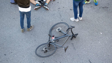 Moers- Verkehrsunfall mit einem schwer verletzten Radfahrer