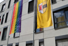 Stadt Moers zeigt Flagge gegen Diskriminierung