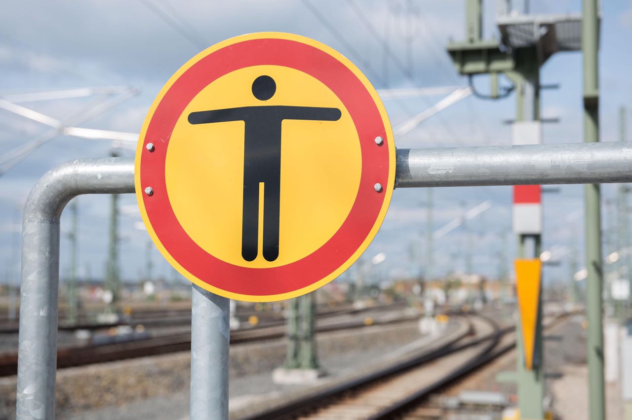 Unbekannter klettert auf Mast - Bundespolizei warnt vor Gefahren auf Bahnanlagen