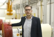 Bildunterschrift: Ralf Stobbe, geschäftsführender Gesellschafter der Suthor Papierverarbeitung GmbH & Co. KG in Nettetal, ist seit sechs Jahren Vorsitzender der Unternehmerschaft Papierverarbeitung Niederrhein.