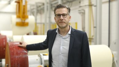Bildunterschrift: Ralf Stobbe, geschäftsführender Gesellschafter der Suthor Papierverarbeitung GmbH & Co. KG in Nettetal, ist seit sechs Jahren Vorsitzender der Unternehmerschaft Papierverarbeitung Niederrhein.