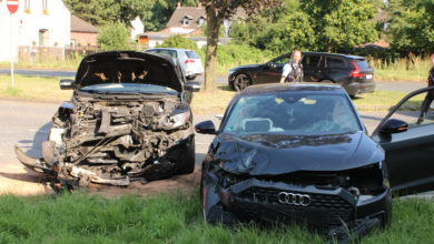 Marxloh: Zusammenstoß vor Autobahnauffahrt - Vorfahrtunfall mit drei Verletzten