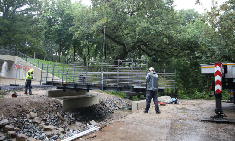 Stadt und LINEG: Neue Brücke am Durchstich im Park