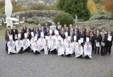 Gruppenfoto Auf dem Gipfel der Gastlichkeit: Die 51 Teilnehmer der 42. Deutschen Jugendmeisterschaften in den gastgewerblichen Ausbildungsberufen.