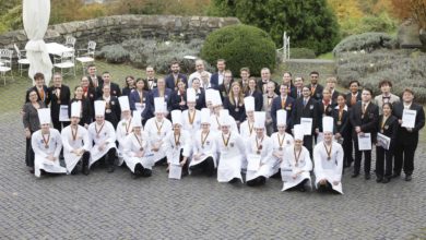 Gruppenfoto Auf dem Gipfel der Gastlichkeit: Die 51 Teilnehmer der 42. Deutschen Jugendmeisterschaften in den gastgewerblichen Ausbildungsberufen.