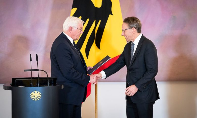 Der neue Bundesminister der Finanzen, Jörg Kukies, bei seiner Ernennung durch Bundespräsident Frank-Walter Steinmeier. Foto: Bundesregierung/Steffen Kugler