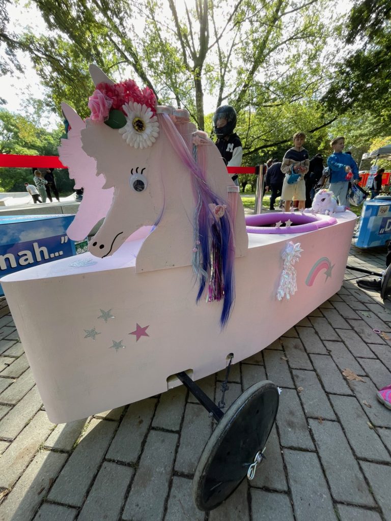 Die rosa Einhornkiste von Emily wurde die beste Juniorkiste. (Foto: pst)