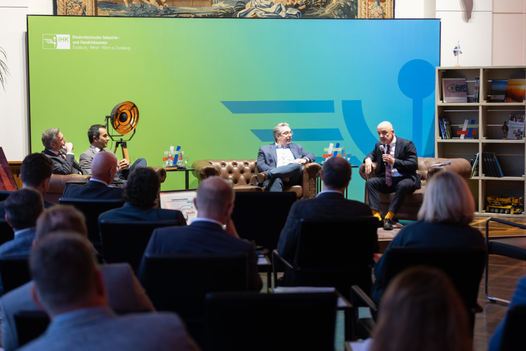 50 Unternehmer diskutierten mit den Bundespolitikern über die Lage der Wirtschaft.