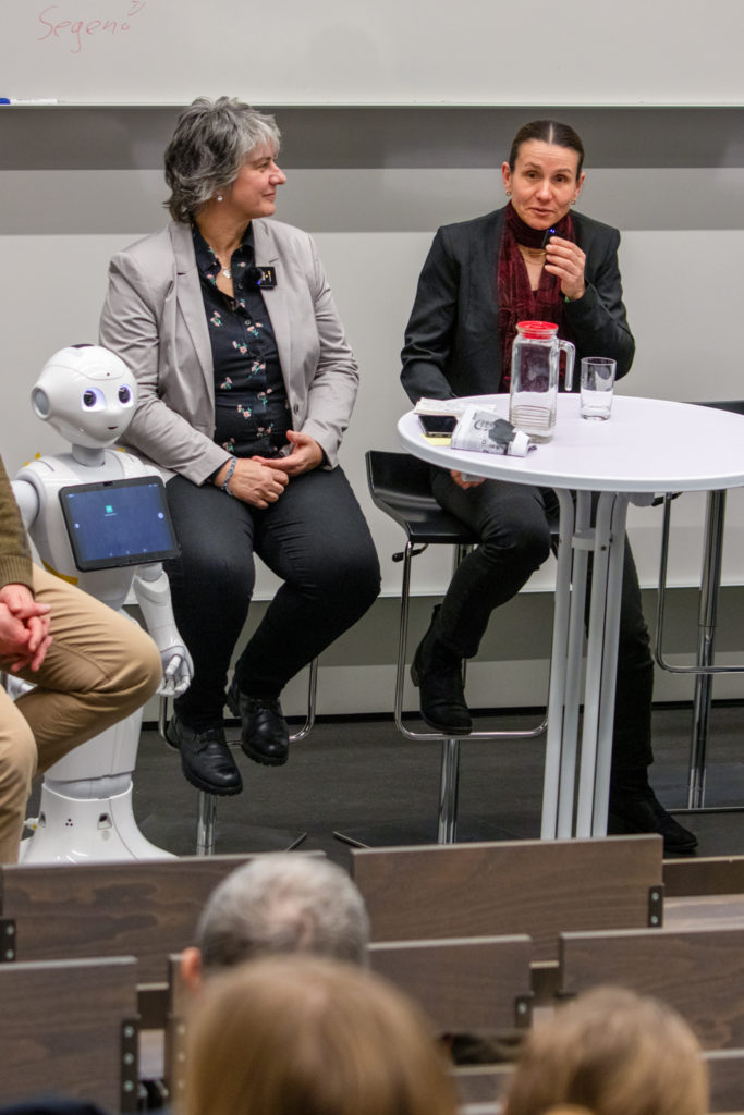 Studium Generale_2©HSRW_Florian Gaisrucker
Expert*innen beleuchtet Chancen und Grenzen des Einsatzes Künstlicher Intelligenz (KI) in Pflege, Bildung, Teilhabe und Behindertenhilfe.